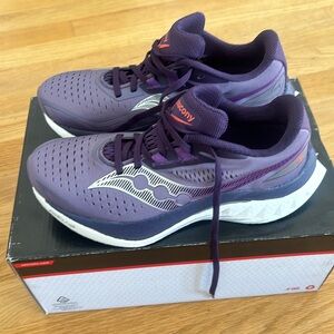 NWT Saucony Endorphin Speed 4 - Women’s Size 7